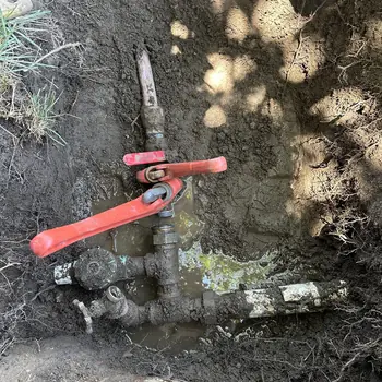 Mainline shut-off valve repaired in an excavated hole